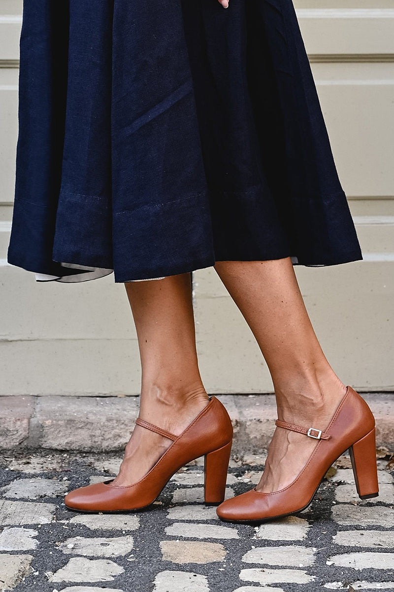 Bravina | Elegante Sandalen mit Riemen und kleinem Absatz