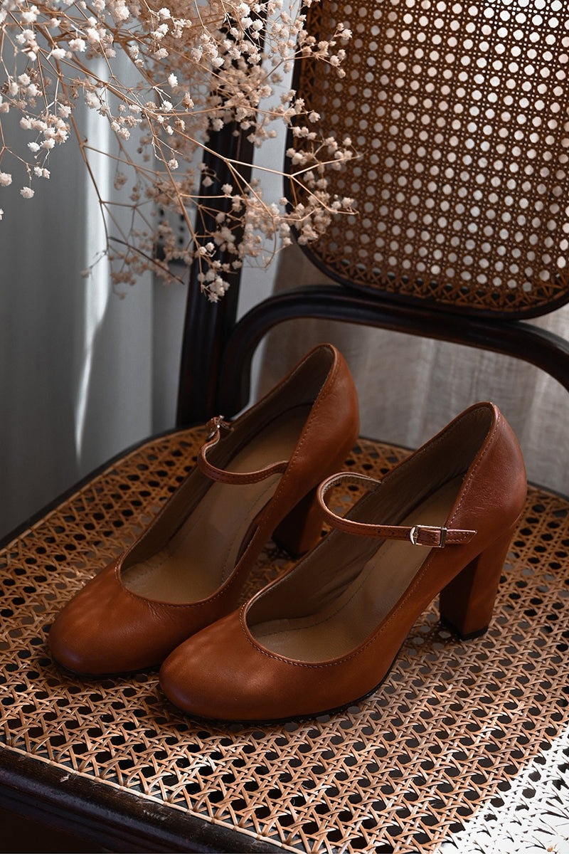 Bravina | Elegante Sandalen mit Riemen und kleinem Absatz