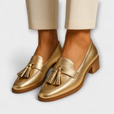 Goldene Damenmokassins