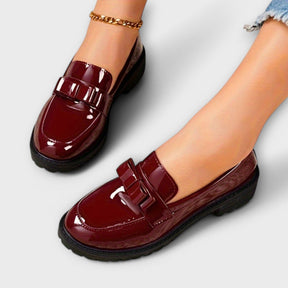 Elegante Damen Mokassins Schwarz aus Lackleder mit Schleife