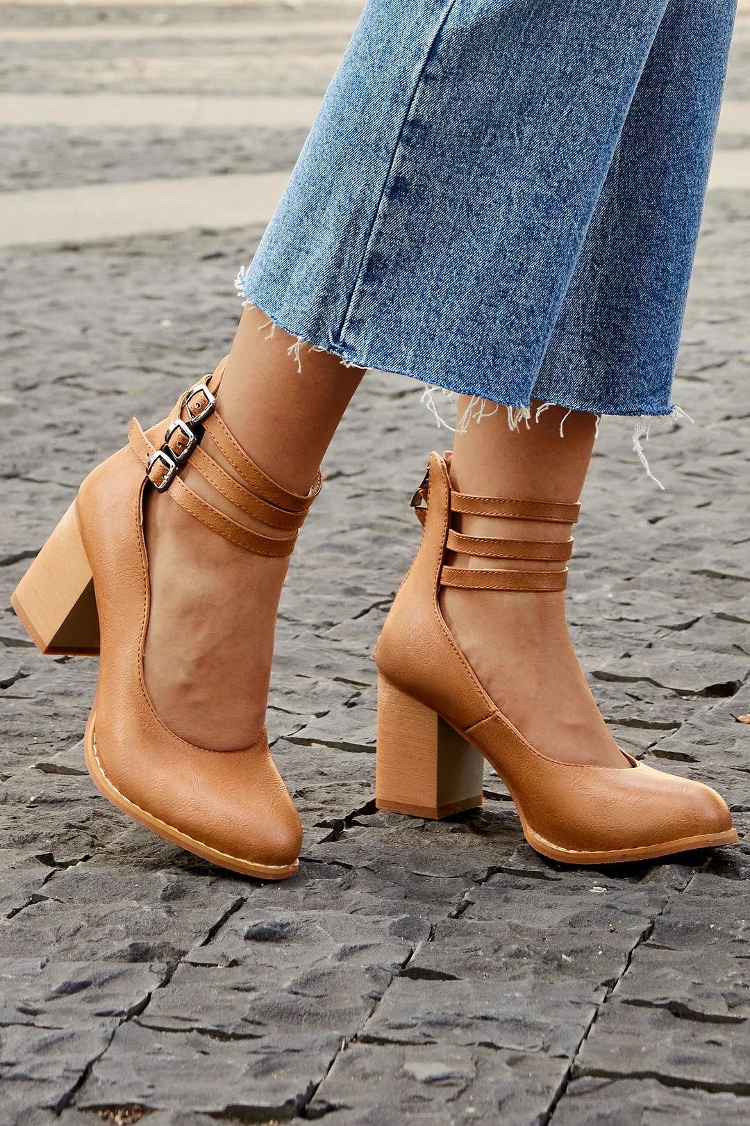 Casilda | Glatte Sandalen mit Riemen und dicker Absatz